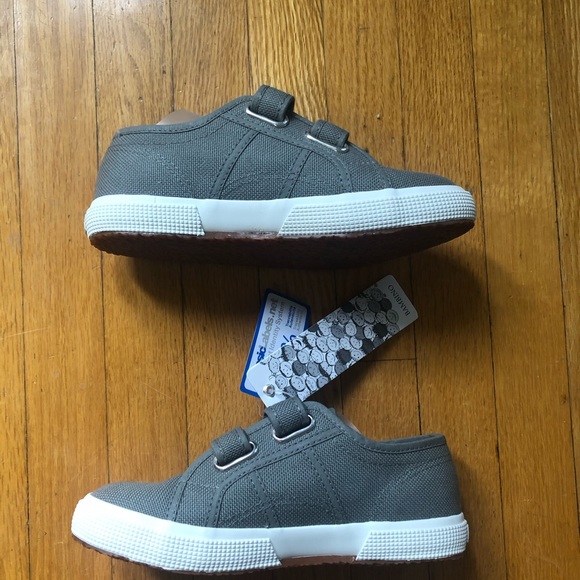 New in box kids Superga grey sneakers size 2 - Picture 2 of 6